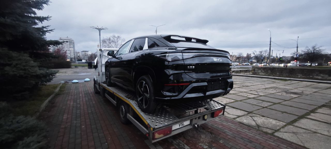 Евакуатор перевозить авто